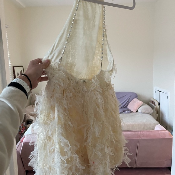 Elegant Cream Halter Dress - Picture 3 of 4